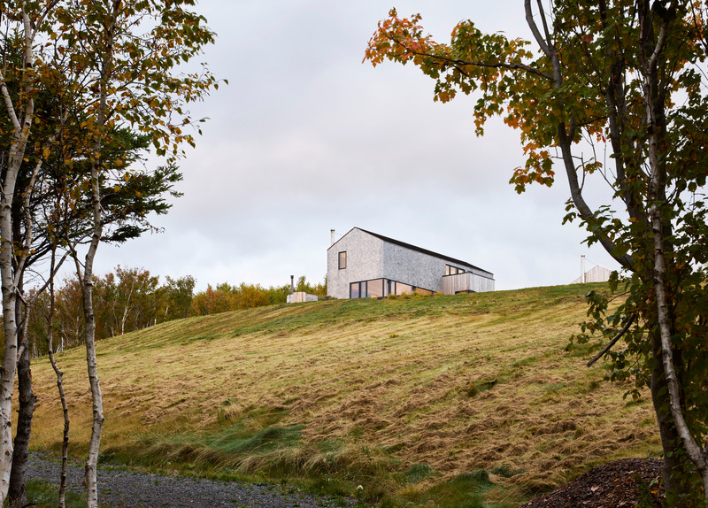 Dossier de presse | 1487-01 - Communiqué de presse | Ridge On The Chimney - MacKay-Lyons Sweetapple Architects - Architecture commerciale - View from below  - Crédit photo : James Brittain