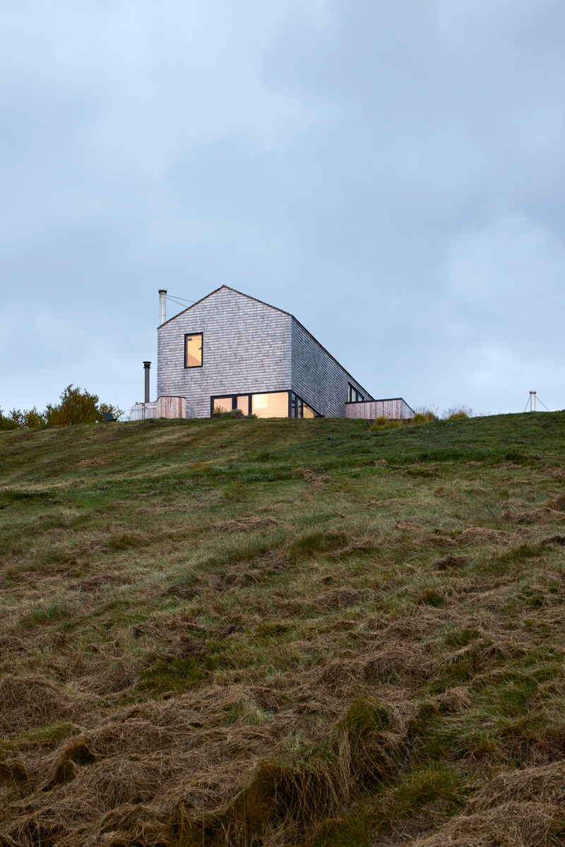 Dossier de presse | 1487-01 - Communiqué de presse | Ridge On The Chimney - MacKay-Lyons Sweetapple Architects - Architecture commerciale - View from below  - Crédit photo : James Brittain