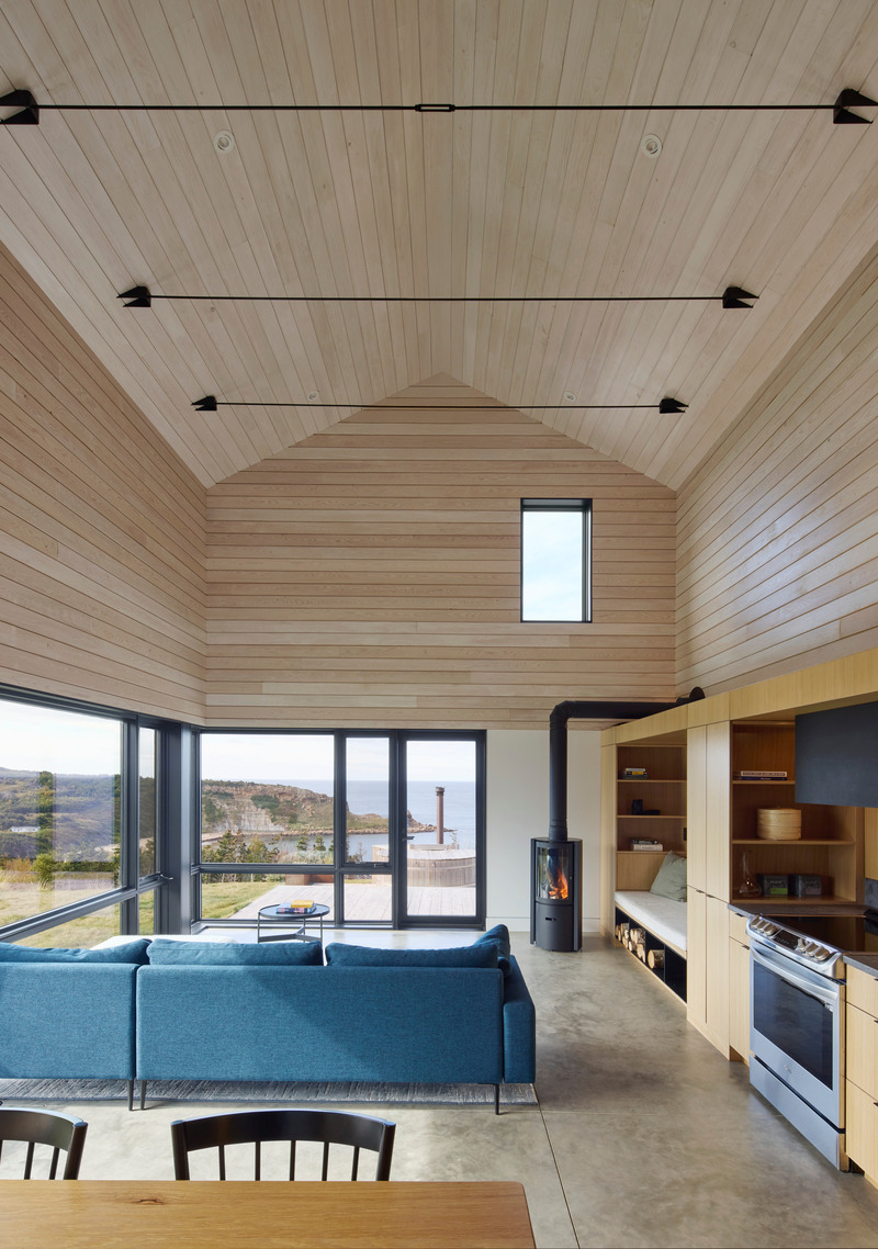 Dossier de presse | 1487-01 - Communiqué de presse | Ridge On The Chimney - MacKay-Lyons Sweetapple Architects - Architecture commerciale - Great room - Crédit photo : James Brittain