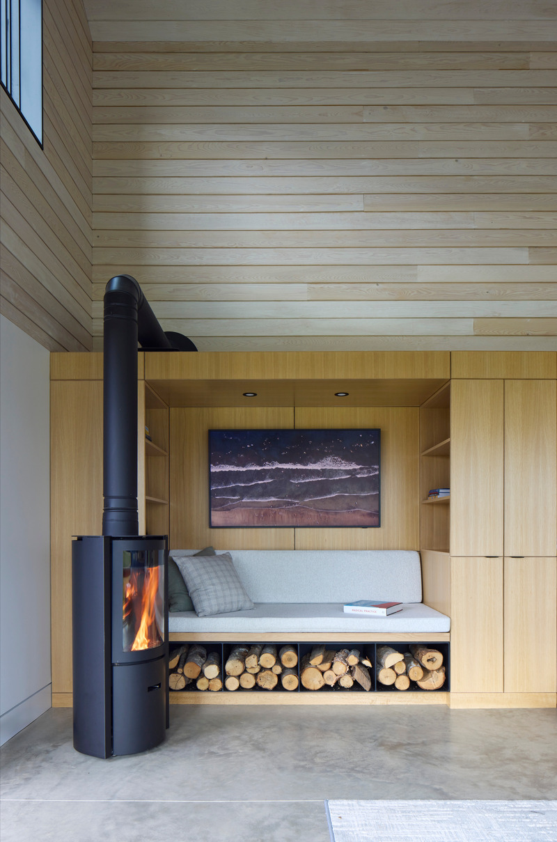 Dossier de presse | 1487-01 - Communiqué de presse | Ridge On The Chimney - MacKay-Lyons Sweetapple Architects - Architecture commerciale - Reading nook  - Crédit photo : James Brittain