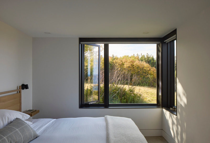 Dossier de presse | 1487-01 - Communiqué de presse | Ridge On The Chimney - MacKay-Lyons Sweetapple Architects - Architecture commerciale - Best bedroom  - Crédit photo : James Brittain 