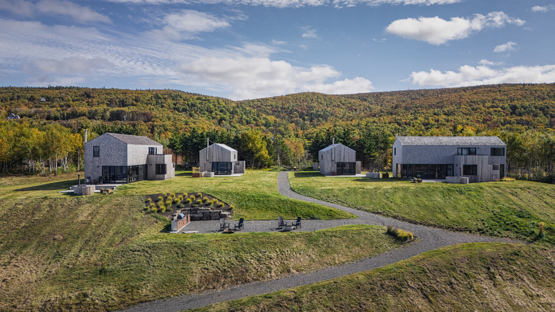 Dossier de presse | 1487-01 - Communiqué de presse | Ridge On The Chimney - MacKay-Lyons Sweetapple Architects - Architecture commerciale - Courtyard views - Crédit photo : Matthew MacKay-Lyons