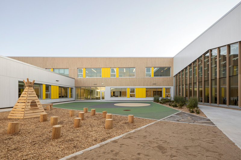 Press kit | 886-05 - Press release | New Manawan Awacak OkiskinohamatowikamikowawElementary School - CCM2 | B+B architecture and design inc - Institutional Architecture -  Courtyard-Playground  - Photo credit: 1px.ca - Dave Tremblay