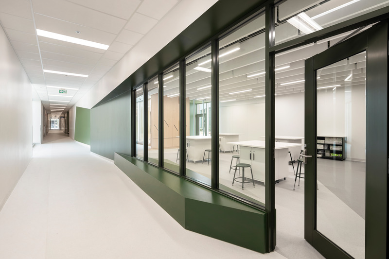 Press kit | 886-05 - Press release | New Manawan Awacak OkiskinohamatowikamikowawElementary School - CCM2 | B+B architecture and design inc - Institutional Architecture - Art class - Photo credit: 1px.ca - Dave Tremblay