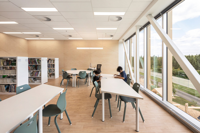 Press kit | 886-05 - Press release | New Manawan Awacak OkiskinohamatowikamikowawElementary School - CCM2 | B+B architecture and design inc - Institutional Architecture - Library  - Photo credit: 1px.ca - Dave Tremblay