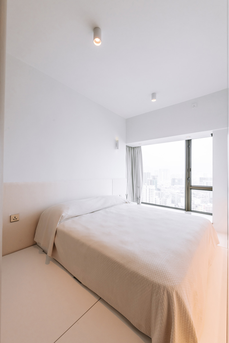 Dossier de presse | 6042-02 - Communiqué de presse | Undulating Compact Home in Hong Kong Defines Spatial Harmony and Provides Ingenious Storage Solutions with ‘Horizontal’ Cabinetry - Adrian Chan Design and Research Office - Design d’intérieur résidentiel - Crédit photo : Kevin Mak