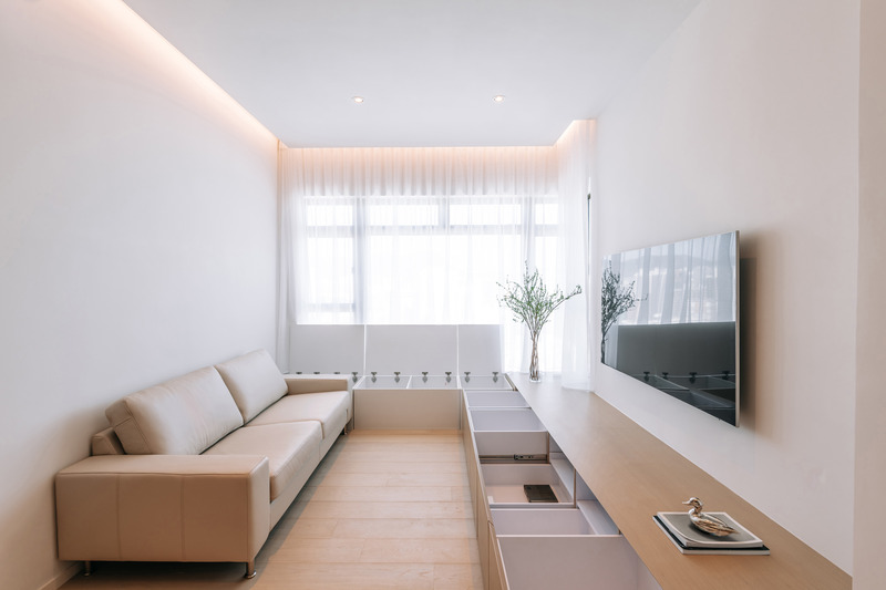 Dossier de presse | 6042-02 - Communiqué de presse | Undulating Compact Home in Hong Kong Defines Spatial Harmony and Provides Ingenious Storage Solutions with ‘Horizontal’ Cabinetry - Adrian Chan Design and Research Office - Design d’intérieur résidentiel - Crédit photo : Kevin Mak