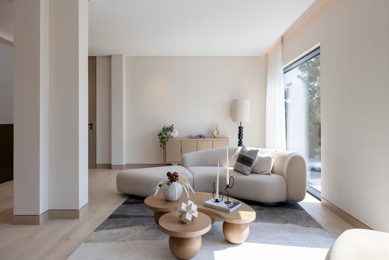 Press kit | 7534-06 - Press release | Living in Motion: The Curved Harmony of Lime Tree Valley Villa - GroundedDesign - Residential Interior Design - Lime Tree Valley Villa, by GroundedDesign - Photo credit: Kelly Tooze