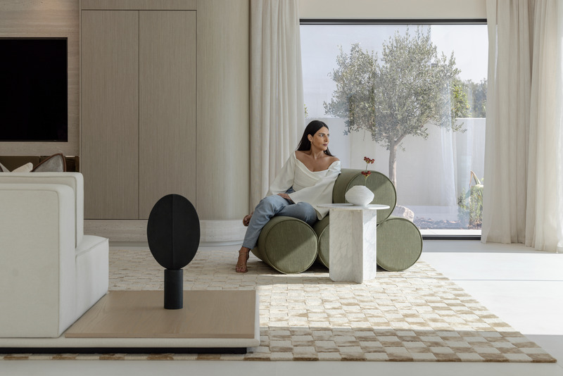 Press kit | 7534-06 - Press release | Living in Motion: The Curved Harmony of Lime Tree Valley Villa - GroundedDesign - Residential Interior Design - Bani Singh at Lime Tree Valley Villa, by GroundedDesign - Photo credit: Kelly Tooze