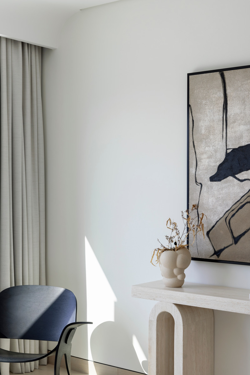 Press kit | 7534-06 - Press release | Living in Motion: The Curved Harmony of Lime Tree Valley Villa - GroundedDesign - Residential Interior Design - Lime Tree Valley Villa, by GroundedDesign - Photo credit: Kelly Tooze