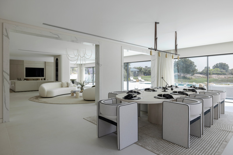 Press kit | 7534-06 - Press release | Living in Motion: The Curved Harmony of Lime Tree Valley Villa - GroundedDesign - Residential Interior Design - Lime Tree Valley Villa, by GroundedDesign - Photo credit: Kelly Tooze