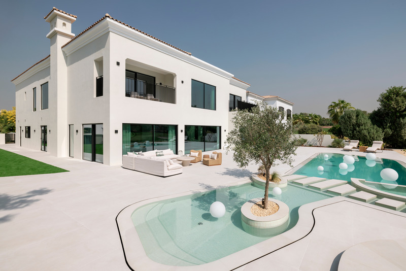 Press kit | 7534-06 - Press release | Living in Motion: The Curved Harmony of Lime Tree Valley Villa - GroundedDesign - Residential Interior Design - Lime Tree Valley Villa, by GroundedDesign - Photo credit: Kelly Tooze