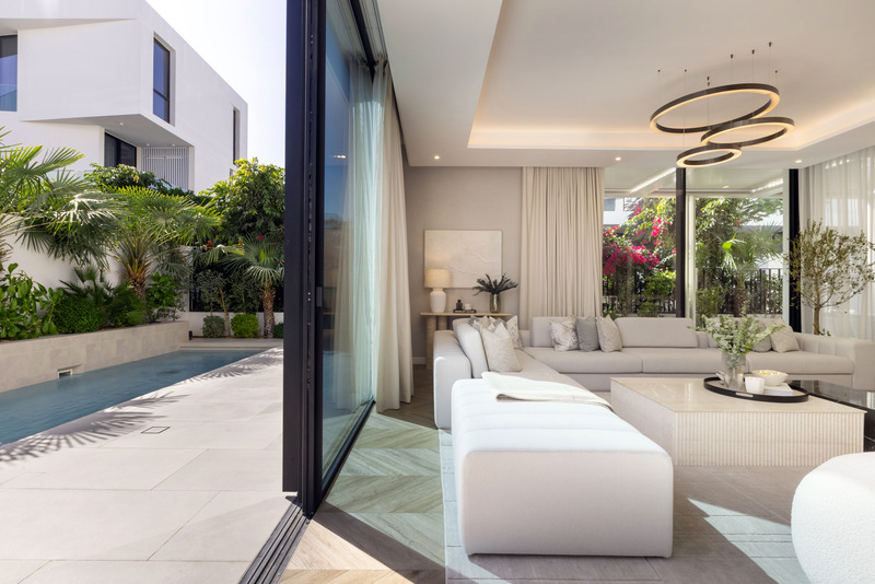 Dossier de presse | 7534-05 - Communiqué de presse | Créer la sérénité : l’alchimie des matériaux et de l’espace à la villa Esencia - ELE Interior - Design d’intérieur résidentiel - Essencia Villa by ELE Interior - Crédit photo : Aasiya Jagadeesh