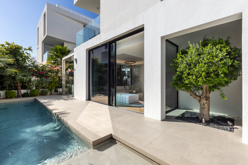 Dossier de presse | 7534-05 - Communiqué de presse | Créer la sérénité : l’alchimie des matériaux et de l’espace à la villa Esencia - ELE Interior - Design d’intérieur résidentiel - Essencia Villa by ELE Interior - Crédit photo : Aasiya Jagadeesh