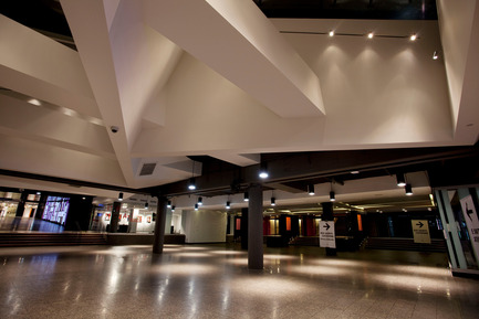 Press kit | 621-14 - Press release | Lightemotion illuminates the Espace culturel Georges-Émile-Lapalme in Place des Arts - Lightemotion - Lighting Design - Photo credit: Martine Doyon