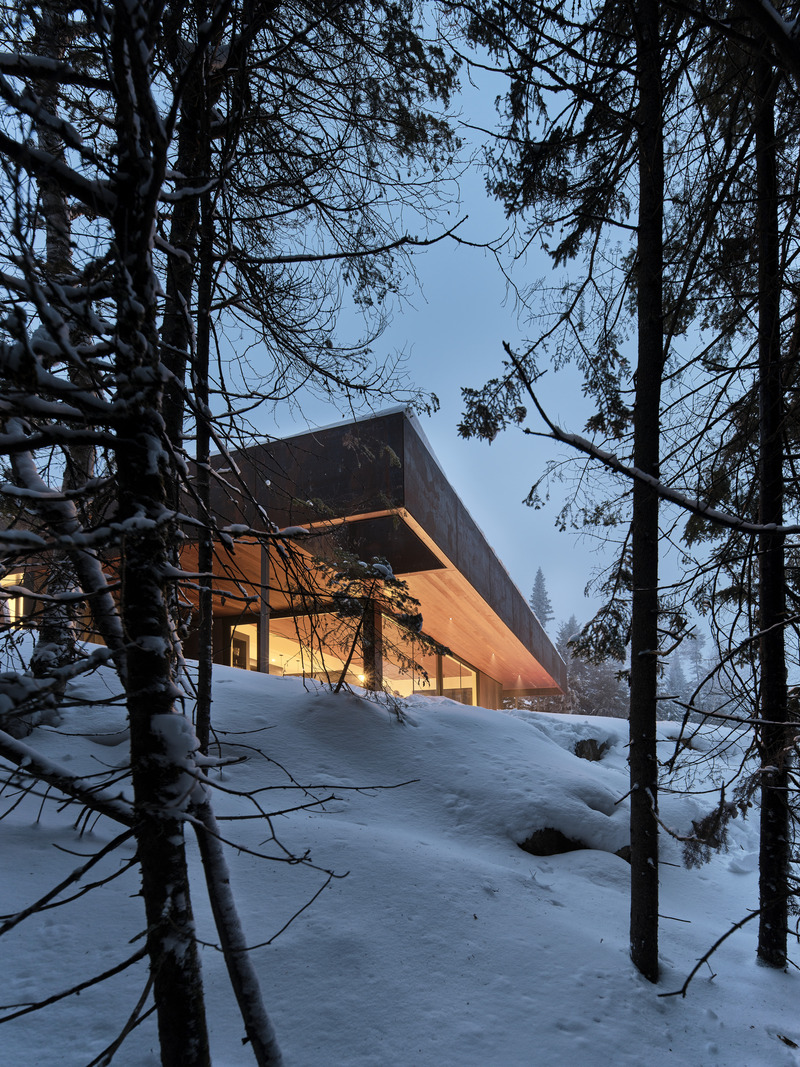 Dossier de presse | 4154-03 - Communiqué de presse | Chalet armuré du hibou - Atelier Schwimmer - Architecture résidentielle - Crédit photo : Phil Bernard