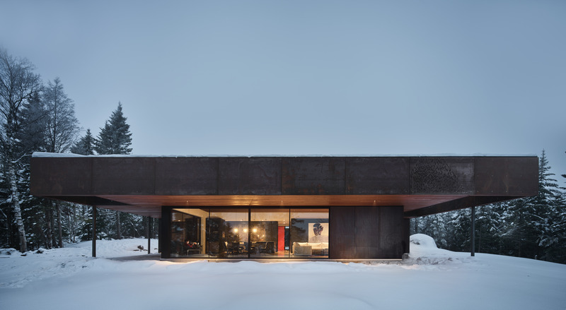 Dossier de presse | 4154-03 - Communiqué de presse | Chalet armuré du hibou - Atelier Schwimmer - Architecture résidentielle - Crédit photo : Phil Bernard