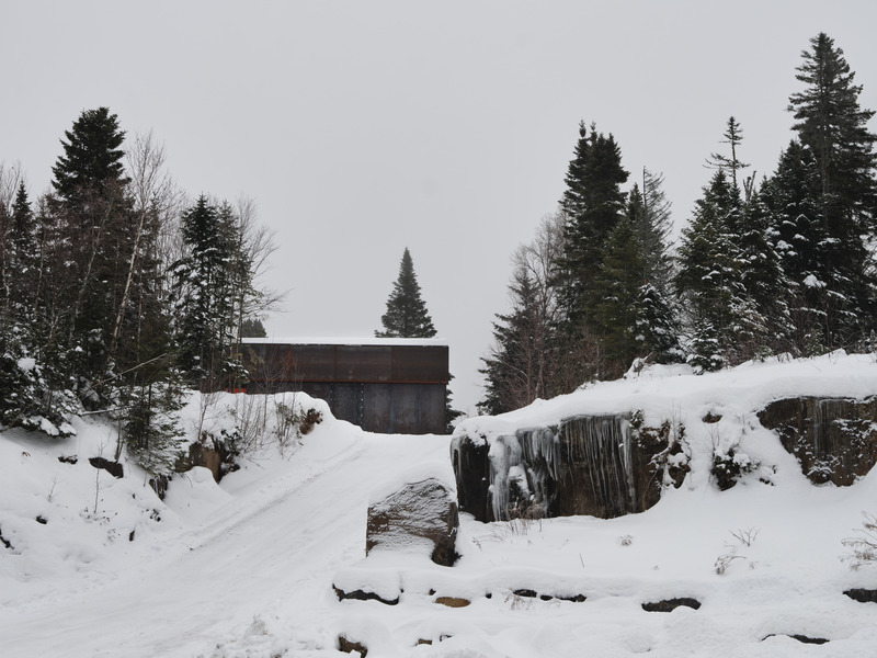 Dossier de presse | 4154-03 - Communiqué de presse | Chalet armuré du hibou - Atelier Schwimmer - Architecture résidentielle - Crédit photo : Phil Bernard