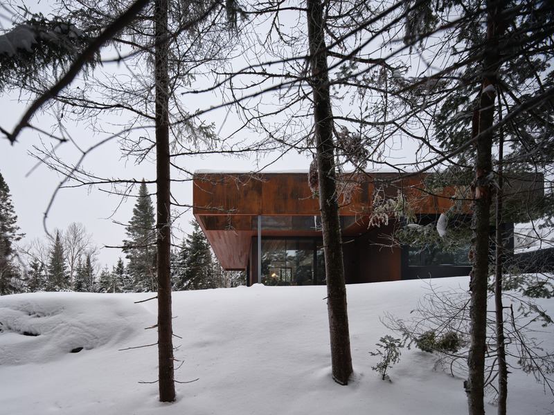 Dossier de presse | 4154-03 - Communiqué de presse | Chalet armuré du hibou - Atelier Schwimmer - Architecture résidentielle - Crédit photo : Phil Bernard