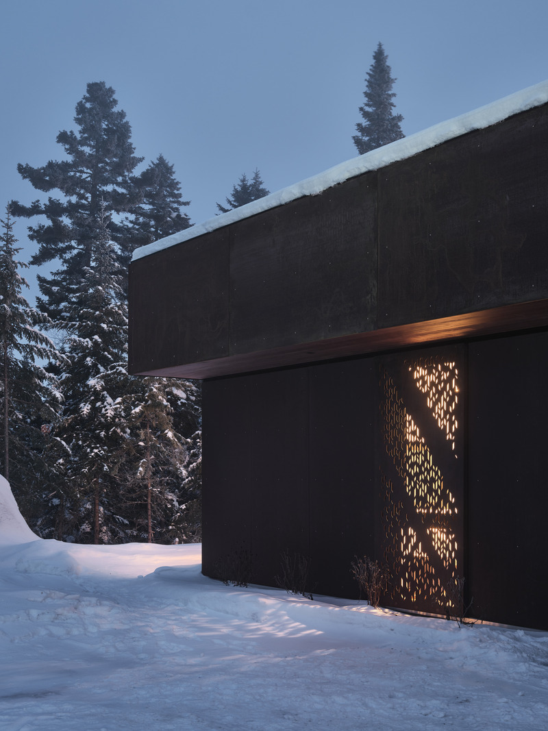 Dossier de presse | 4154-03 - Communiqué de presse | Chalet armuré du hibou - Atelier Schwimmer - Architecture résidentielle - Crédit photo : Phil Bernard
