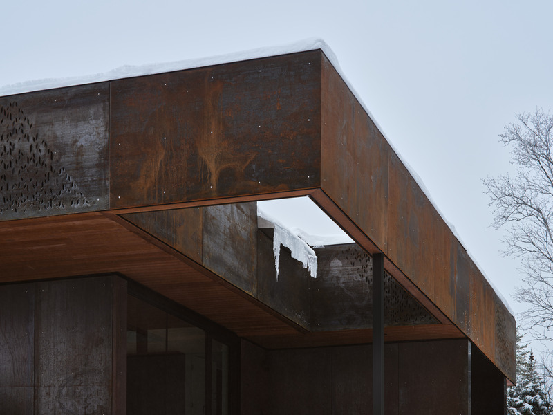 Dossier de presse | 4154-03 - Communiqué de presse | Chalet armuré du hibou - Atelier Schwimmer - Architecture résidentielle - Crédit photo : Phil Bernard