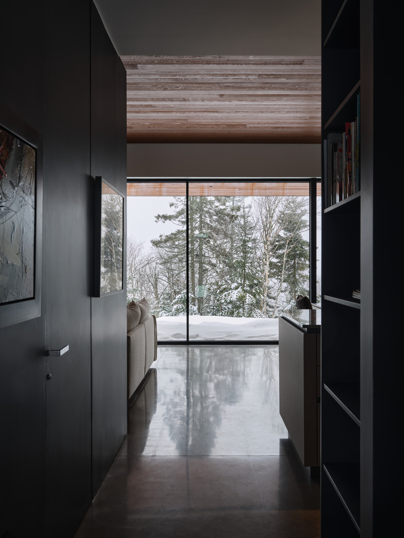 Dossier de presse | 4154-03 - Communiqué de presse | Chalet armuré du hibou - Atelier Schwimmer - Architecture résidentielle - Crédit photo : Phil Bernard