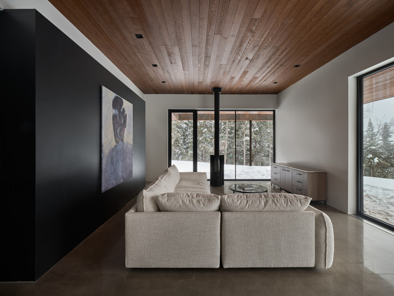Dossier de presse | 4154-03 - Communiqué de presse | Chalet armuré du hibou - Atelier Schwimmer - Architecture résidentielle - Crédit photo : Phil Bernard