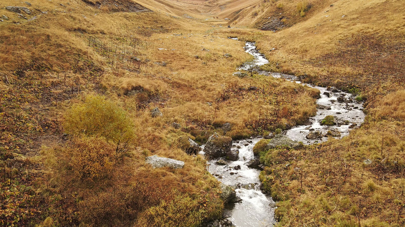 Dossier de presse | 5700-03 - Communiqué de presse | Recalibration of Nature and Industry at Pilsworth Lake - Atelier Architecture & Design - Architecture commerciale - Folding river valley, Pennines - Crédit photo : AA+D
