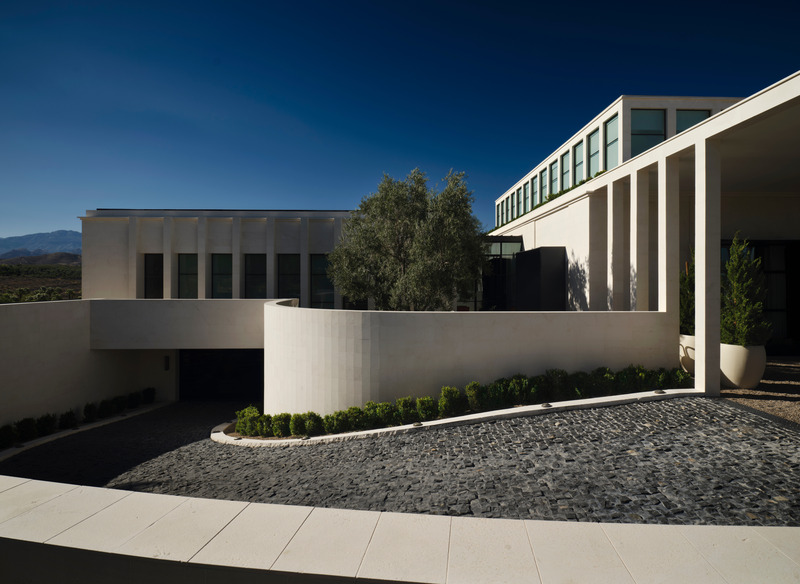 Press kit | 6087-06 - Press release | Tombolo: A Sculptural Symphony in the Nevada Desert - Daniel Joseph Chenin - Residential Interior Design - Photo credit: Douglas Friedman