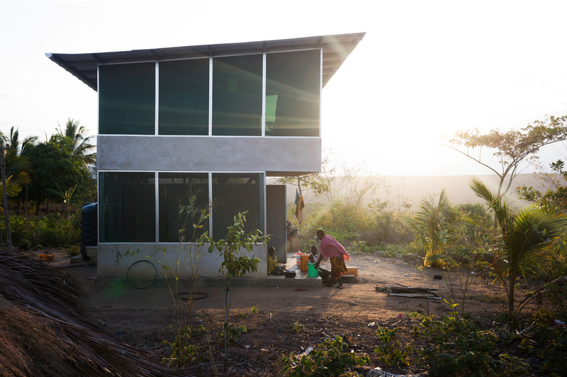Dossier de presse | 7680-01 - Communiqué de presse | Star Homes - The House that Fights Malaria at Milan Design Week 2025 - An exhibition by the Danish Royal Academy – Architecture, Design, Conservation - Architecture résidentielle - Star Homes, Mtwara, Tanzania - Crédit photo : Julien Lanoo