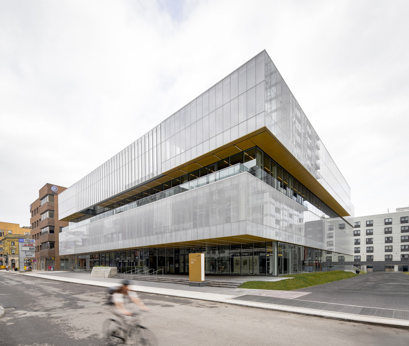 Dossier de presse | 774-18 - Communiqué de presse | Les lauréats des Prix d’excellence en architecture 2025 dévoilés - Ordre des architectes du Québec (OAQ) - Concours - <p class="">Bibliothèque Gabrielle-Roy</p><p> </p><p>Saucier + Perrotte Architectes et GLCRM Architectes</p><p>Québec (Capitale-Nationale)</p> - Crédit photo : Olivier Blouin