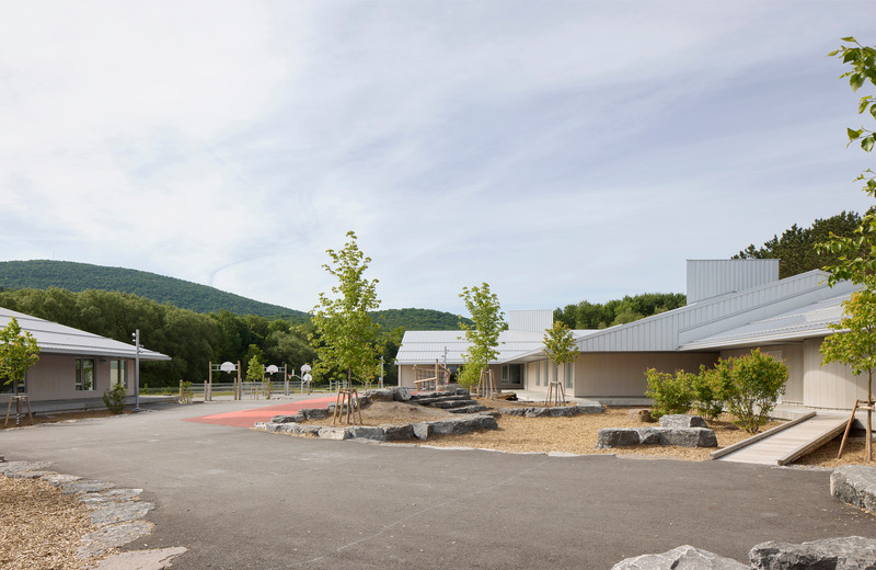 Dossier de presse | 774-18 - Communiqué de presse | Les lauréats des Prix d’excellence en architecture 2025 dévoilés - Ordre des architectes du Québec (OAQ) - Concours - <p class="">École du Zénith </p><p style=""> </p><p style="">Pelletier de Fontenay + Leclerc</p><p style="">Shefford (Estrie)</p> - Crédit photo : James Brittain / David Boyer