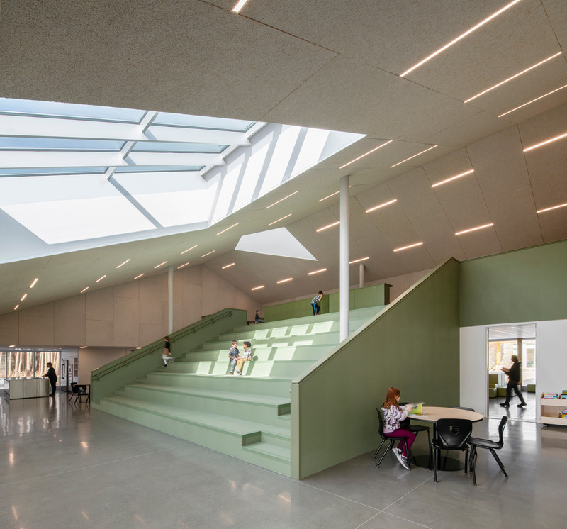 Dossier de presse | 774-18 - Communiqué de presse | Les lauréats des Prix d’excellence en architecture 2025 dévoilés - Ordre des architectes du Québec (OAQ) - Concours - <p class="">École du Zénith </p><p></p><p>Pelletier de Fontenay + Leclerc</p><p>Shefford (Estrie)</p> - Crédit photo : James Brittain / David Boyer
