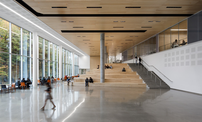 Dossier de presse | 774-18 - Communiqué de presse | Les lauréats des Prix d’excellence en architecture 2025 dévoilés - Ordre des architectes du Québec (OAQ) - Concours - <p class="">École secondaire du Bosquet</p><p>ABCP | Menkès Shooner Dagenais LeTourneux | Bilodeau Baril Leeming Architectes</p><p>Drummondville (Centre-du-Québec)</p> - Crédit photo : Stéphane Brügger
