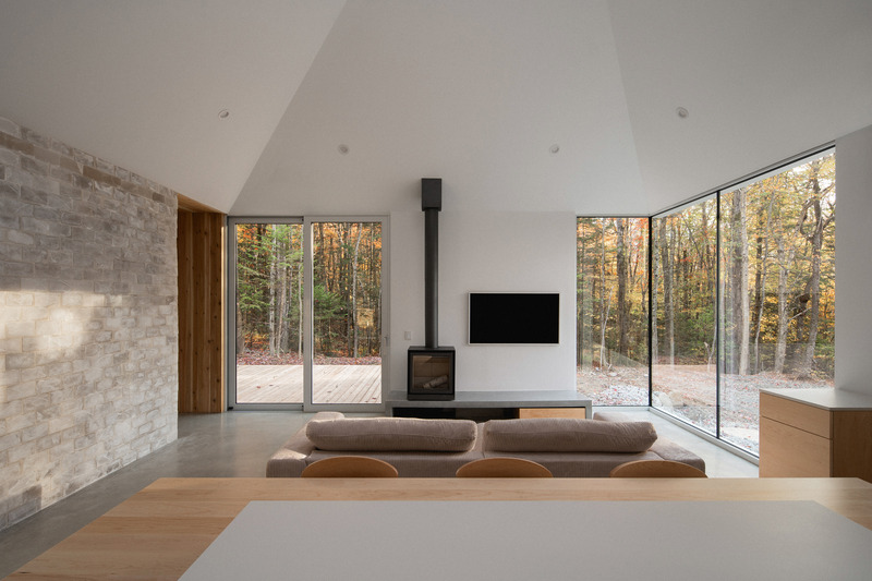 Dossier de presse | 774-18 - Communiqué de presse | Les lauréats des Prix d’excellence en architecture 2025 dévoilés - Ordre des architectes du Québec (OAQ) - Concours - <p class="">Habitat Sélénite</p><p>_naturehumaine</p><p>Eastman (Estrie)</p> - Crédit photo : Raphaël Thibodeau