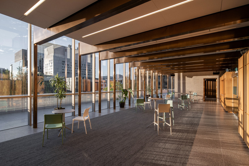 Dossier de presse | 774-18 - Communiqué de presse | Les lauréats des Prix d’excellence en architecture 2025 dévoilés - Ordre des architectes du Québec (OAQ) - Concours - <p class="">Hôtel de ville de Montréal</p><p>Beaupré Michaud et Associés, Architectes en collaboration avec MU Architecture</p><p>Montréal (Montréal)</p> - Crédit photo : Raphaël Thibodeau