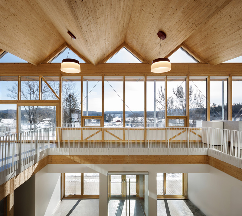 Dossier de presse | 774-18 - Communiqué de presse | Les lauréats des Prix d’excellence en architecture 2025 dévoilés - Ordre des architectes du Québec (OAQ) - Concours - <p class="">Nouvel Hôtel de Ville de La Pêche</p><p>BGLA Architecture et Design Urbain</p><p>La Pêche (Outaouais)</p> - Crédit photo : Stéphane Brügger / Dominique Laroche