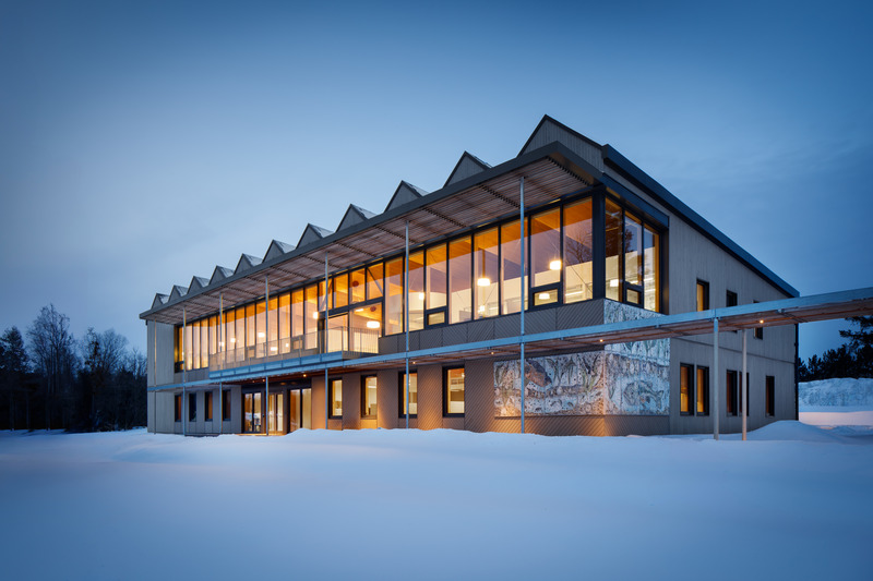 Dossier de presse | 774-18 - Communiqué de presse | Les lauréats des Prix d’excellence en architecture 2025 dévoilés - Ordre des architectes du Québec (OAQ) - Concours - <p class="">Nouvel Hôtel de Ville de La Pêche</p><p>BGLA Architecture et Design Urbain</p><p>La Pêche (Outaouais) </p> - Crédit photo : Stéphane Brügger / Dominique Laroche