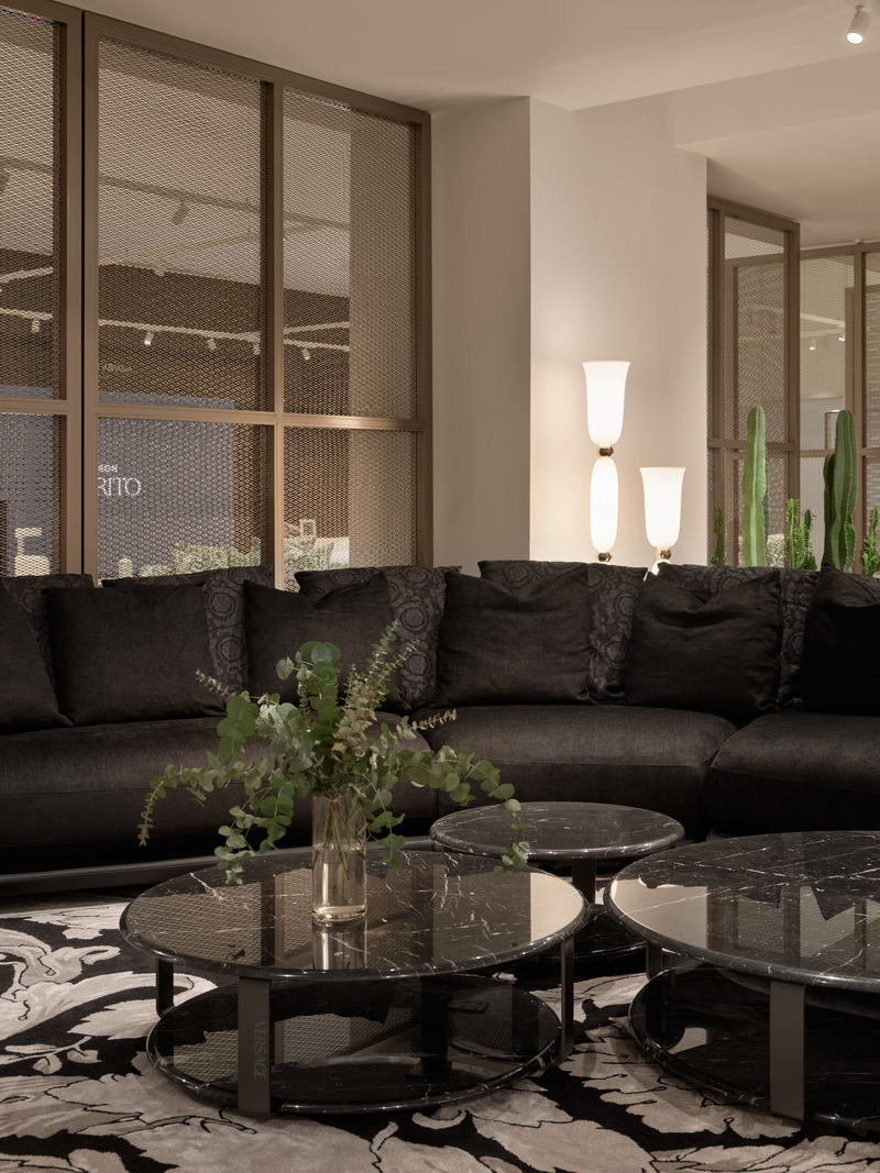 Dossier de presse | 7656-01 - Communiqué de presse | Fendi Casa, Dolce & Gabbana Casa, Versace Home, Bentley Home et Gallotti & Radice rejoignent Maison Territo au Royalmount, marquant un tournant pour le design italien à Montréal - Maison Territo - Design d’intérieur résidentiel - L’univers de Versace Home s’invite chez Maison Territo - Crédit photo : Phil Bernard