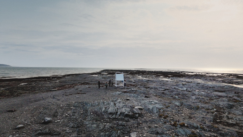 Dossier de presse | 1640-02 - Communiqué de presse | L’intelligence collective au cœur de l’adaptation à la Biennale d’architecture de Venise : L’Atelier Pierre Thibault et des résidents de l’Île Verte réinventent les boucaneries - Atelier Pierre Thibault - Évènement + Exposition - Crédit photo : Alex Lesage