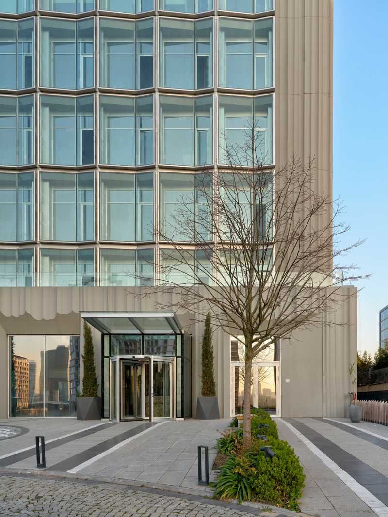 Dossier de presse | 7623-02 - Communiqué de presse | Quartz Plaza: Crystallized Echoes of Geologic Time - Salon Alper Derinbogaz - Architecture commerciale - Crédit photo : Cemal Emden<span></span>