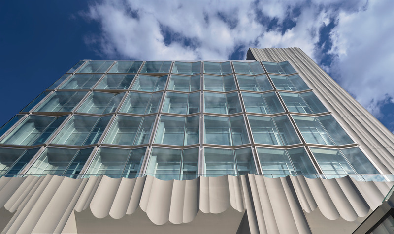 Dossier de presse | 7623-02 - Communiqué de presse | Quartz Plaza: Crystallized Echoes of Geologic Time - Salon Alper Derinbogaz - Architecture commerciale - Crédit photo : Cemal Emden<span></span>