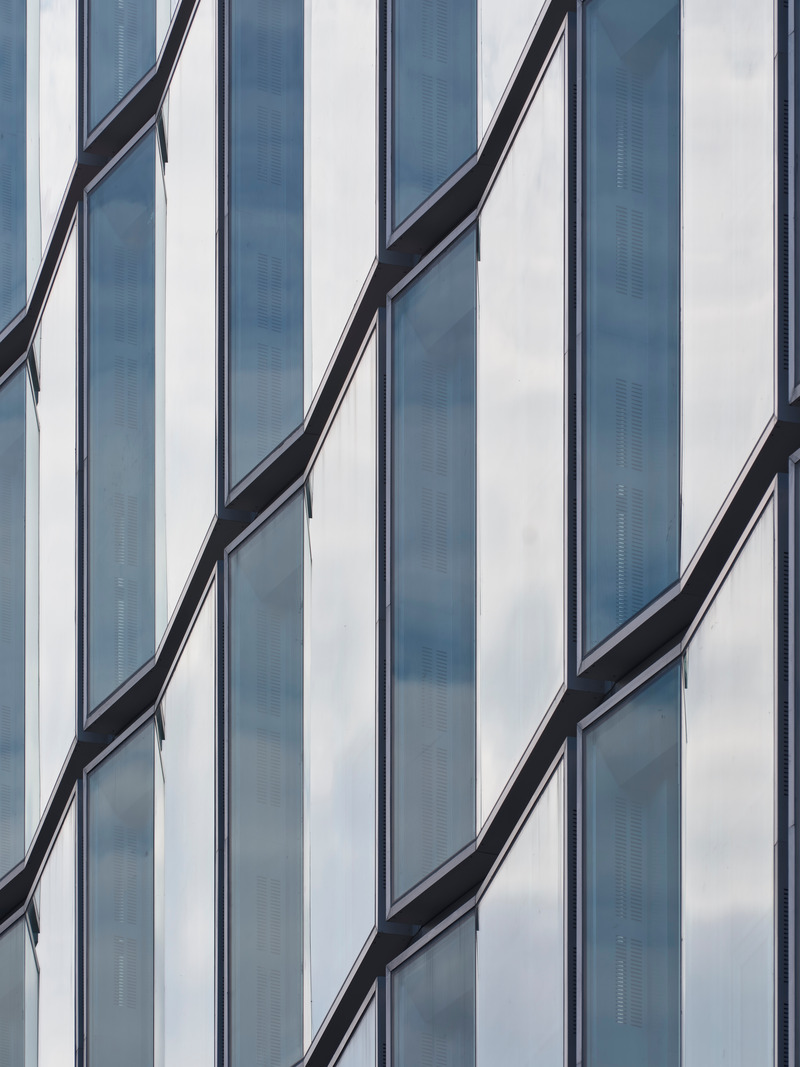 Dossier de presse | 7623-02 - Communiqué de presse | Quartz Plaza: Crystallized Echoes of Geologic Time - Salon Alper Derinbogaz - Architecture commerciale - Crédit photo : Cemal Emden<span></span>