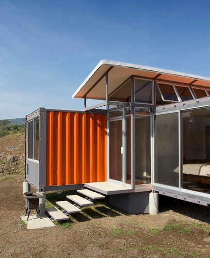 Dossier de presse | 839-01 - Communiqué de presse | Containers of Hope - Benjamin Garcia Saxe Architecture - Architecture résidentielle - Crédit photo : Andres Garcia Lachner