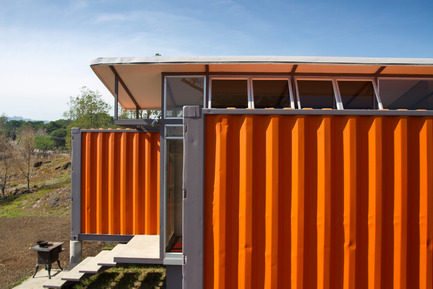 Dossier de presse | 839-01 - Communiqué de presse | Containers of Hope - Benjamin Garcia Saxe Architecture - Architecture résidentielle - Crédit photo : Andres Garcia Lachner