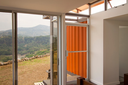 Dossier de presse | 839-01 - Communiqué de presse | Containers of Hope - Benjamin Garcia Saxe Architecture - Architecture résidentielle - Crédit photo : Andres Garcia Lachner