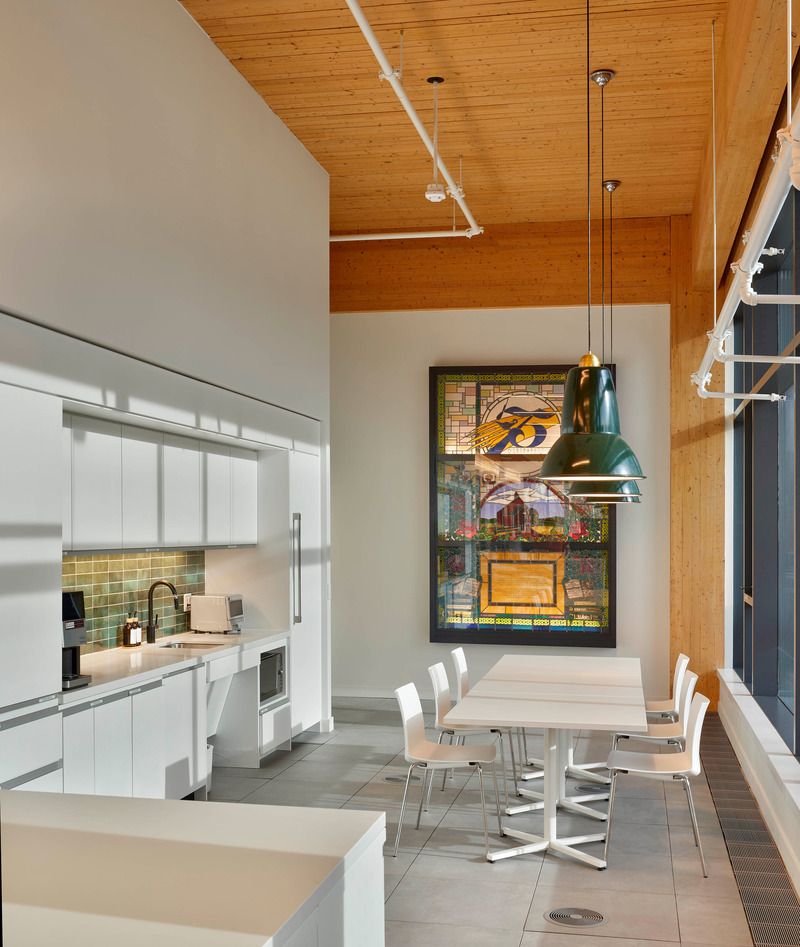 Dossier de presse | 2035-03 - Communiqué de presse | Ontario Secondary School Teachers' Federation (OSSTF) Building - Kasian Architecture Interior Design and Planning & Moriyama Teshima Architects - Design d’intérieur commercial - Crédit photo : Tom Arban 
