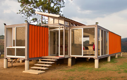 Dossier de presse | 839-01 - Communiqué de presse | Containers of Hope - Benjamin Garcia Saxe Architecture - Architecture résidentielle - Crédit photo : Andres Garcia Lachner