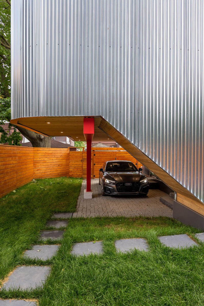 Press kit | 1600-05 - Press release | Pocket Laneway House - Weiss Architecture & Urbanism Limited - Residential Architecture - Close up of carport - Photo credit: Birdhouse Media