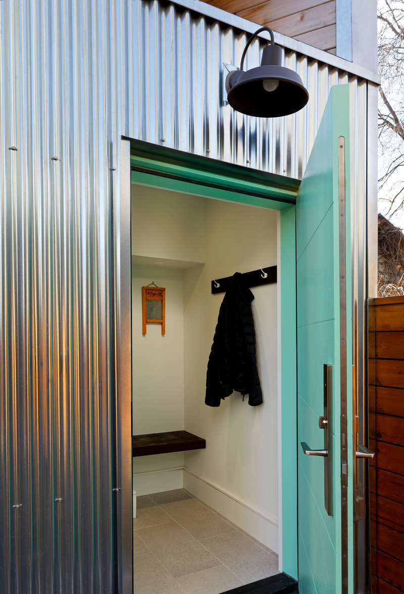 Press kit | 1600-05 - Press release | Pocket Laneway House - Weiss Architecture & Urbanism Limited - Residential Architecture - Front door to entry - Photo credit: David Whittaker